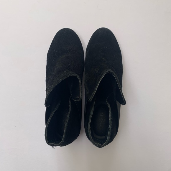 Me Too Black Suede Booties size 8 - Picture 5 of 8